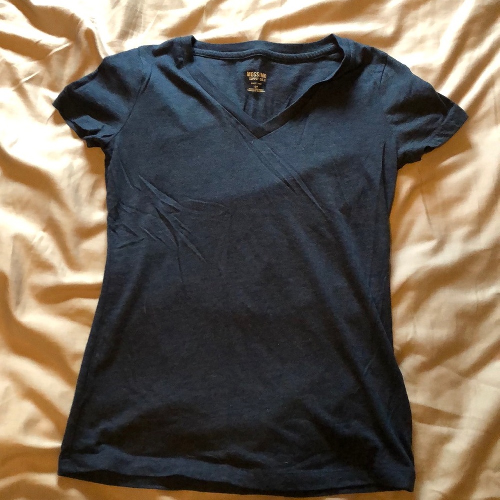 V-neck tee